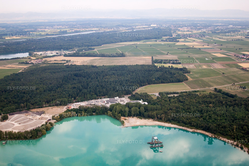 Luftbild: Betonwerk Müller GmbH & Co. KG am Rimsinger Baggersee im Ortsteil Niederrimsingen in Breisach im Bundesland Baden-Württemberg in Deutschland. Foto: IMG_68224.jpg vom 19.06.2014 durch Werner Riehm/FLY-FOTO.deWWW.BETON-MUELLER.DE