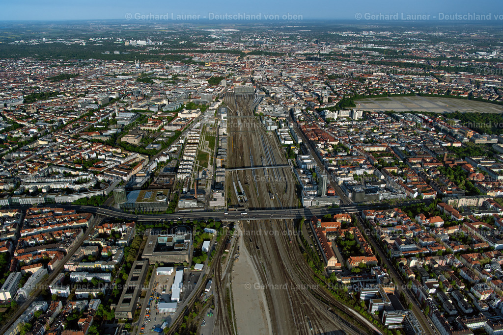 4025556 | Blick über die Gleisanlagen von der Donnersberger Brücke bis zum Hauptbahnhof, München im Bundesland Bayern
