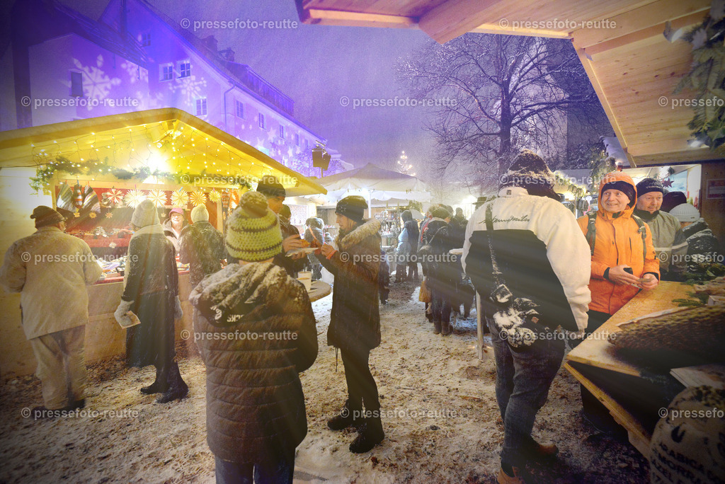 -news-2022-Dez10-Weihnachtsmarkt-Reutte-WTV_6579 | Info aus dem Bezirk Reutte/Ausserfern Tirol sowie eine umfangreiche Bilddatenbank über die gesamte Region: Lechtal, Talkessel Reutte, Tannheimertal, Zwischentoren. Lech, Plansee, Zugspitze, Grenztunnel, B179, Fernpassstraße, Verkehr, Lawinen, Tradition, - Realisiert mit Pictrs.com