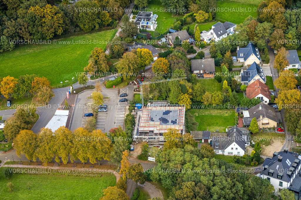 Emmerich241010679 | Luftbild, Baustelle mit Neubau an der Lindenallee, Parkplatz und Gebäude der Touristeninformation, Hochelten, Emmerich am Rhein, Niederrhein, Nordrhein-Westfalen, Deutschland