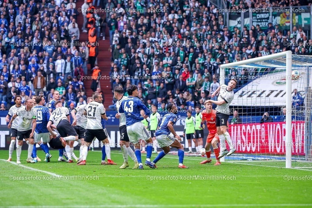 S0419042601018 | 19.04.2026, Fußball, FC Schalke 04 - SC Preußen Münster, 30. Spieltag, 2. Fußball Bundesliga, Veltins-Arena Gelsenkirchen, Saison 2025 2026: Torschuss Ecke Eckentor Kopfball Schuss Tor zum 2:0 durch Torschütze Timo Becker&nbsp;(Schalke04 #05)  zusammen mit   DFB regulations prohibit any use of photographs as image sequences and or quasi-video.