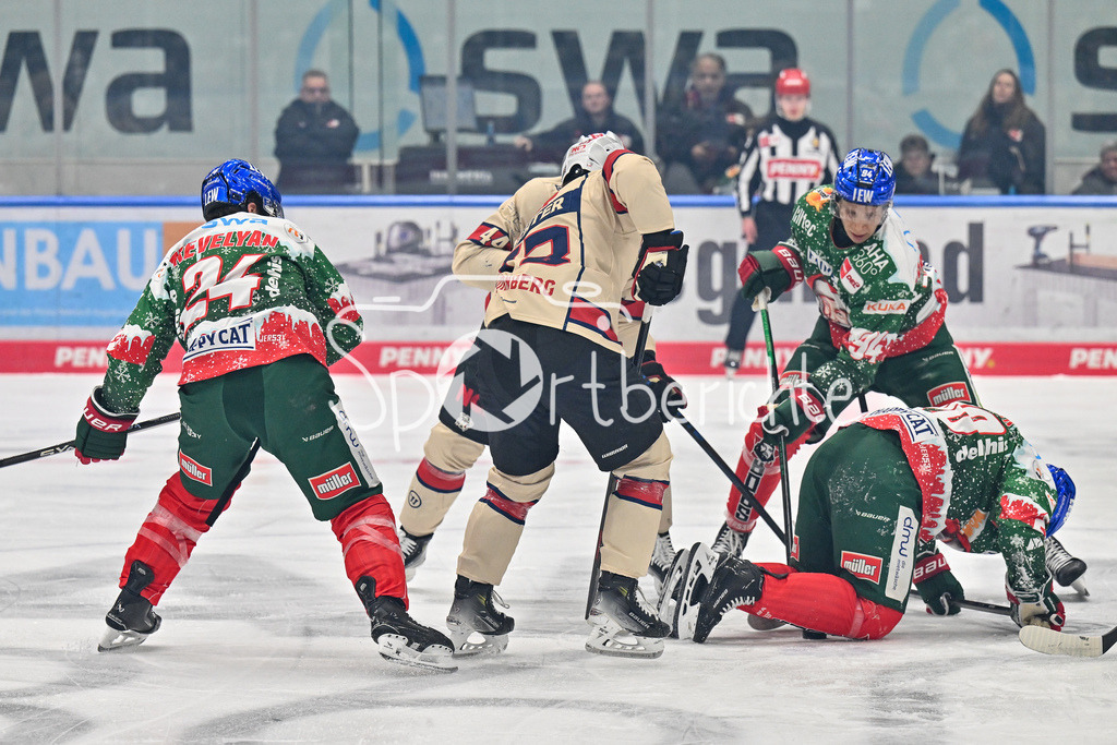 Augsburger Panther - Nürnberg Ice Tigers | heisses Derby zwischen Augsburg und Nuernberg / Duell / zweikampf / DEL: Augsburger Panther - Nuernberg Ice Tigers, Curt Frenzel Stadion am 06.12.2024