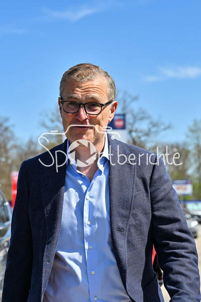 1. FC Heidenheim - FC Bayern München | Im Bild Jan-Christian DREESEN - Vorstandsvorsitzender FC Bayern Muenchen / Einzelfoto / Freisteller / Bundesliga: 1. FC Heidenheim - FC Bayern Muenchen, Voith Arena am 19.04.2025