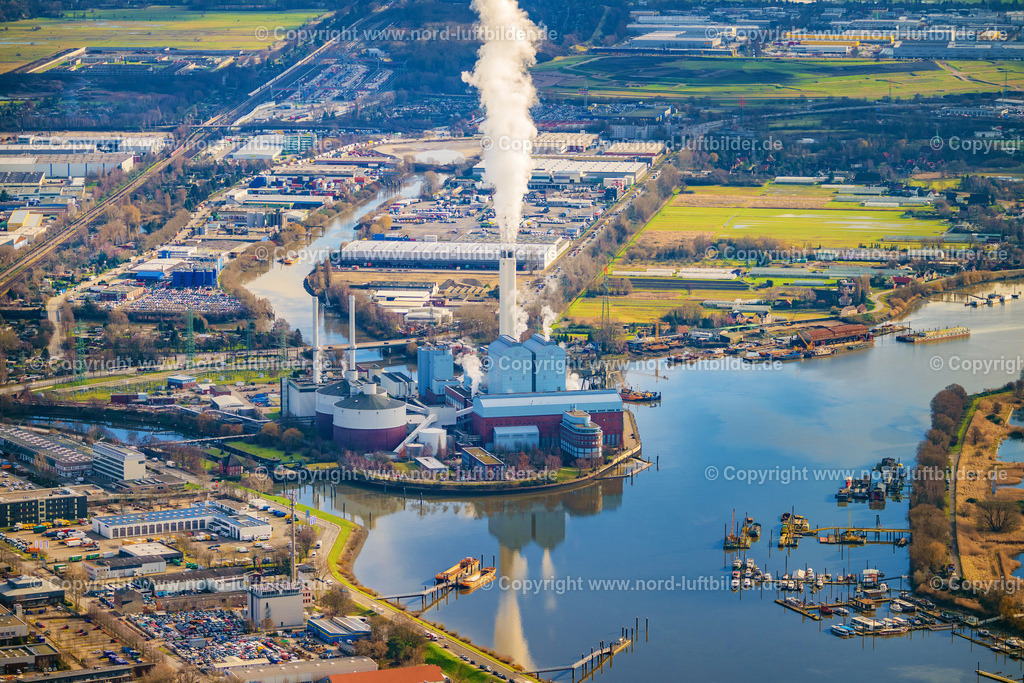 Hamburg_Heizkraftwerk_Tiefstack_ELS_3294040223 | HAMBURG 04.02.2023 Kraftwerksanlagen und Abgas- Türme des Heizkraftwerkes Vattenfall Kraftwerk Tiefstack in Hamburg, Deutschland. Weiterführende Informationen bei: Vattenfall Europe Wärme AG,  Wärme Hamburg GmbH. // Power plants and exhaust towers of thermal power station Vattenfall Kraftwerk Tiefstack in Hamburg, Germany. Further information at: Vattenfall Europe Waerme AG,  Waerme Hamburg GmbH. Foto: Martin Elsen
