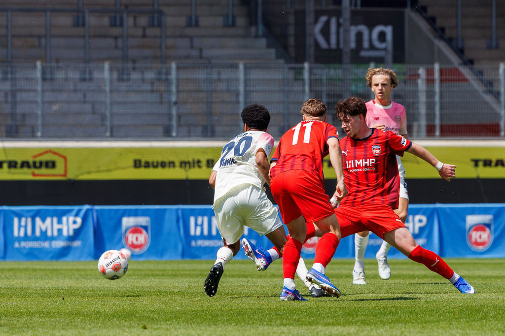 20260503-U19_FCH-LEV_128 | 1.FC Heidenheim 1846 vs. Bayer 04 Leverkusen, Fußball, U19, A-Junioren, NWL, U19-DFB-Nachwuchsliga, 2025/2026, Achtelfinale, 03.05.2026 in Heidenheim, Voith Arena(Foto: Michael Bulling) - Realisiert mit Pictrs.com