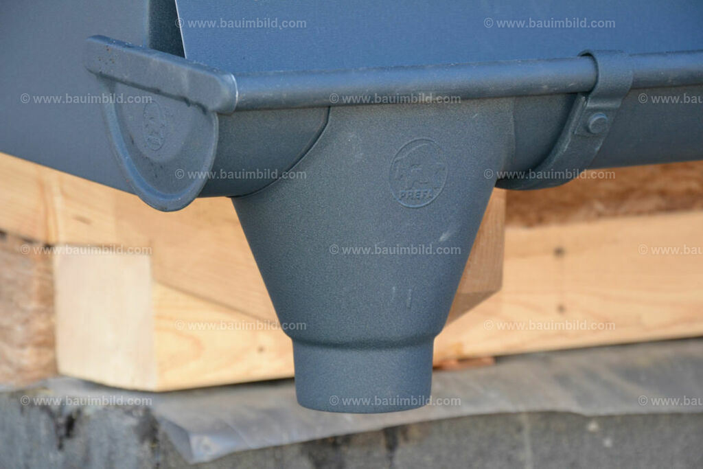 bib-lg11-spenglerarbeiten-0182 | Nach LV-Leistungsgruppen sortierte Detailfotos über den Bau eines Hauses. Alle Hausbau-Bilder direkt vom Urheber und Autor der Website Haus-Selber-Bauen.com