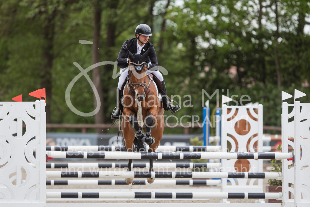250506_Mühlen_SprPf-L1-352 | Deine schönsten Turniermomente als professionelle Fotos! Entdecke hochwertige Pferdesport-Fotografie im Online-Shop. Jetzt Fotos finden & bestellen!