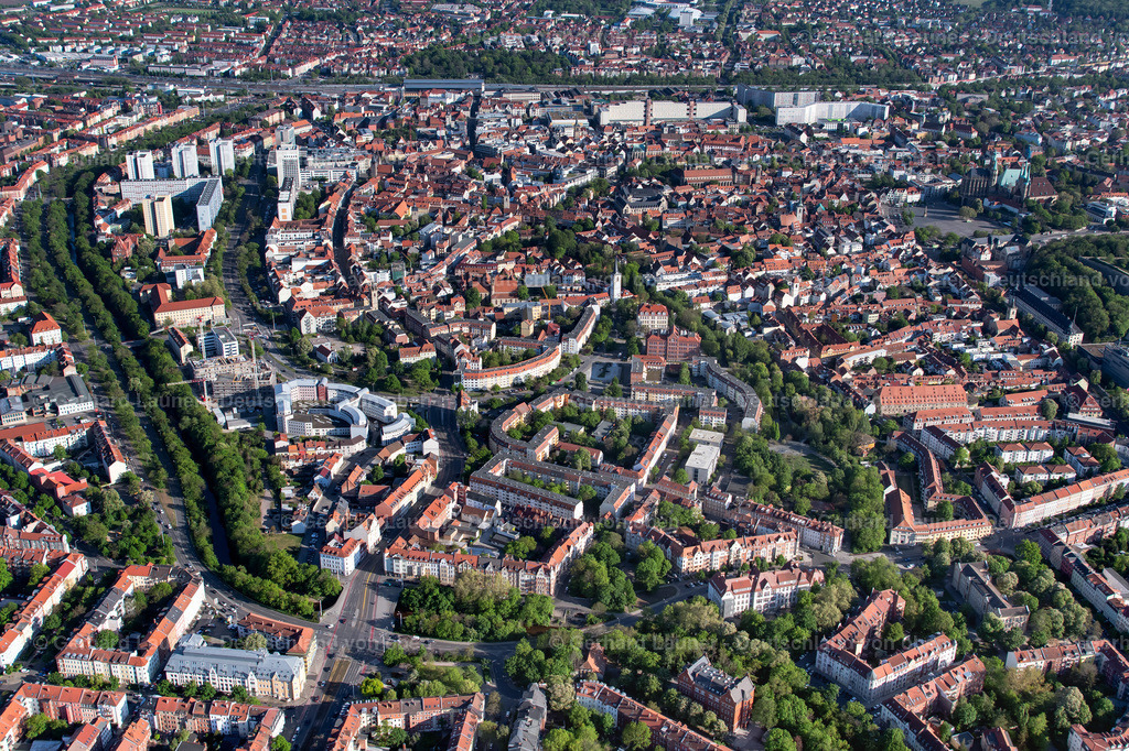 4026046 | ERFURT 06.05.2020 Stadtzentrum im Innenstadtbereich im Ortsteil Altstadt in Erfurt im Bundesland Thüringen, Deutschland. Weiterführende Informationen bei: Landeshauptstadt Erfurt. // The city center in the downtown area in the district Altstadt in Erfurt in the state Thuringia, Germany. Further information at: Landeshauptstadt Erfurt. Foto: Gerhard Launer