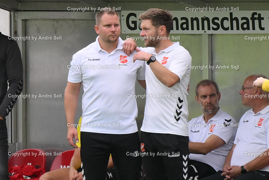 FC Kilia Kiel vs SV Eichede | Trainer Sascha Steinfeldt (Eichede rechts) / Fußball-Oberliga Männer 2026/2027 / FC Kilia Kiel vs SV Eichede / Kilia Sportplatz / Kiel / 12.09.26 - Realisiert mit Pictrs.com