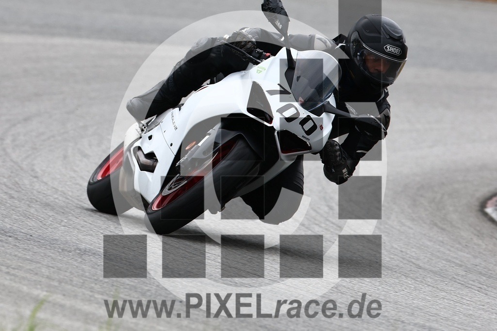 0700-20240504_00773 | Schöne Erinnerungen an spannende Momente - das festzuhalten ist unser Job. PIXELrace.de ist seit 2003 auf den Rennstrecken Europas unterwegs um die Action draußen beim Fahren und die wunderbare Stimmung imm Fahrerlager für euch einzufangen.