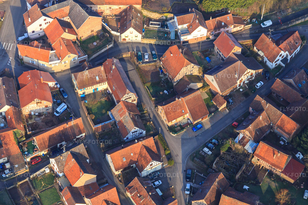 Luftbild: Rue des Tilleuls und Rue du Soleil in Weiterswiller im Bundesland Bas-Rhin in Frankreich. – Foto: IMG_105307.jpg vom 25.03.2018 durch Werner Riehm/FLY-FOTO.de – Auflösung des Originals: 4560 x 3040 px