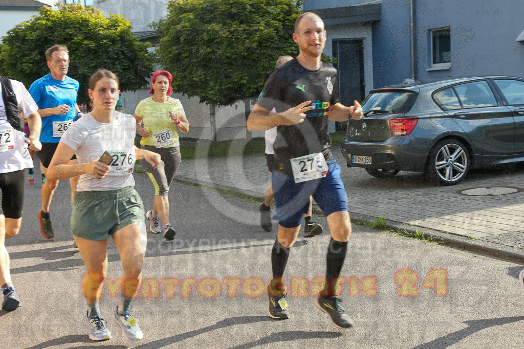 230804_1812_EX1_3835 | Sportfotografie im Rhein-Sieg Kreis, Köln, Bonn, NRW, Rheinland Pfalz, Hessen, etc. Unser Tätigkeitsfeld umfasst den Laufsport vom Volkslauf über den Marathon, Duathlon, Triathon bis zum Ultralauf wie Kölnpfad Ultra oder Schindertrail.