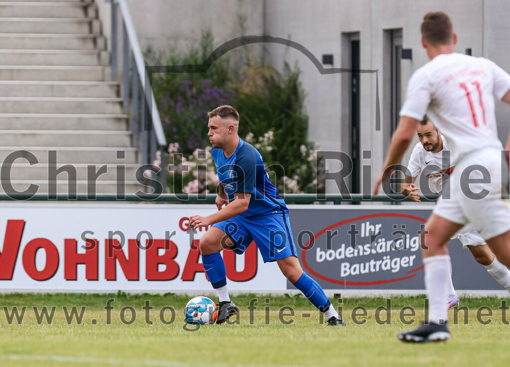 2023-06-30_095_FC_Langengeisling_gegen_VfB_Forstinning | Erding, Deutschland, 30.06.2023:
Fußball, Bezirksliga Oberbayern Ost 2023 / 2024, Testspiel, FC Langengeisling gegen VfB Forstinning, Endergebnis: 3:0

David Riederle (FC Langengeisling, #14)

Foto: Christian Riedel / fotografie-riedel.net