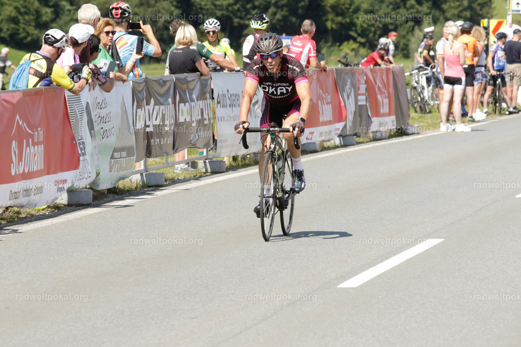 916_20230817_Bewerb_Maenner_Muehlanger | AUT - OESTERREICH, 2023-08-16: SPORT RENNRAD-FAHREN - 55. INTERNATIONALER RADWELTPOKAL IN ST. JOHANN IN TIROL  - Vintage-Radrennen mit WM-Bronze-Medaillen-Siegerin Christina Schweinberger, den Teilnehmer und Alexander Baumann (vom Orginastions-Team) - TAG 2 BEWERB MAENNER IN SECHS GRUPPEN  ; Foto: Roland Muehlanger