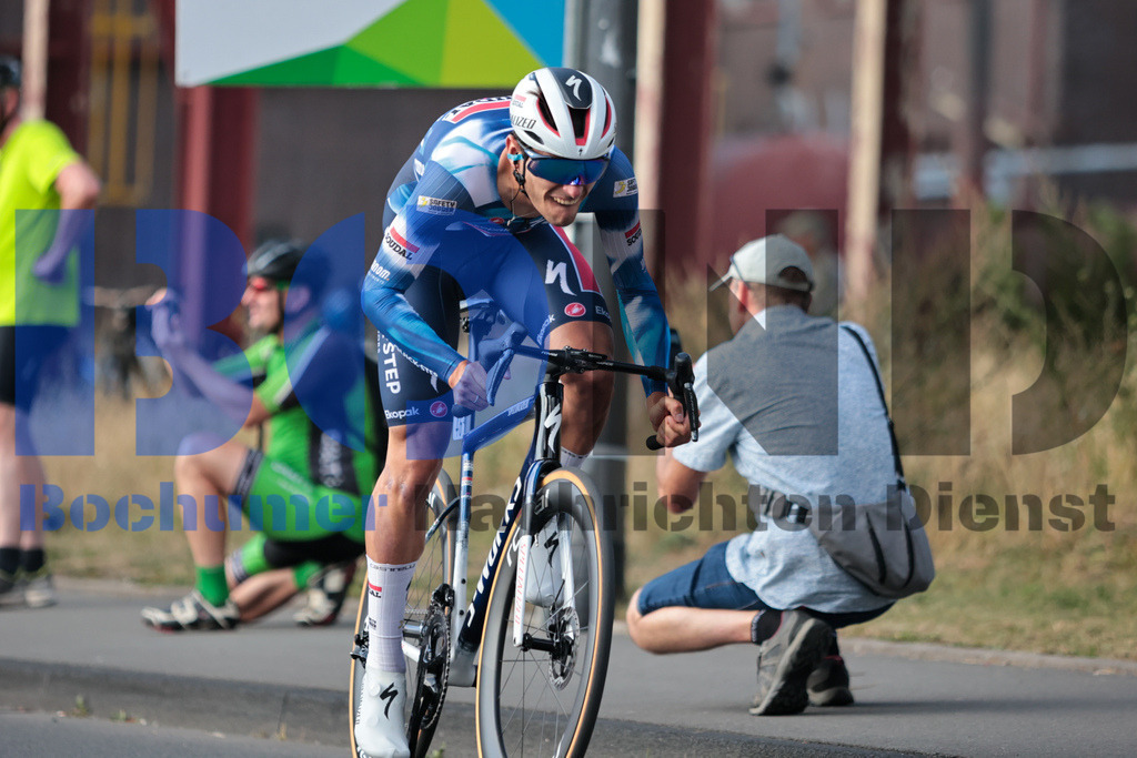 SES_DEUTOU20250820-152 | bond - Realisiert mit Pictrs.com