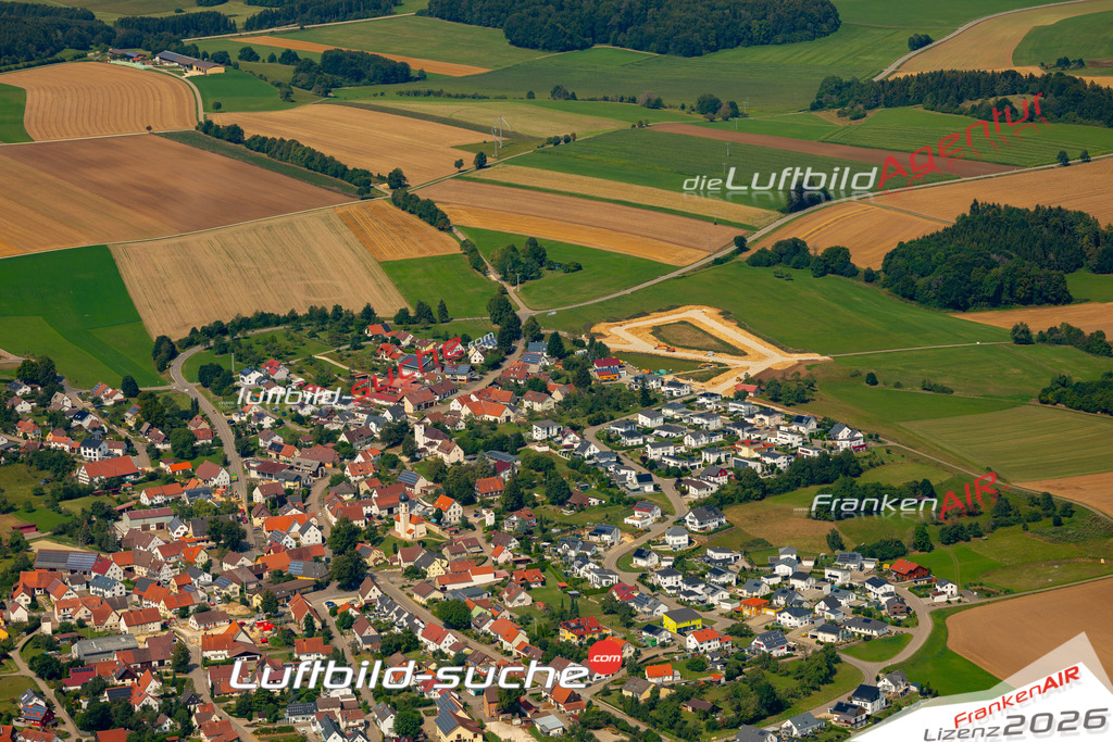 Das Luftbild zeigt : Ennabeuren Heroldstatt - Die Luftaufnahme wurde 2024 vom UL-Flugzeug aus erstellt ( keine Drohne ) - Hochauflösende Luftaufnahme - Für grossformatige Ausdrucke geeignet. Die Geschenkidee !Mit Lizenz und Bildrechte bestellbar