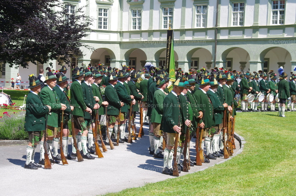 IMGP4687 | fotografiert von Axel PollmannLeonhardi Wallfahrt Benediktbeuern und Murnau, Fronleichnam, Fasching, Landschaft im Loisachtal und Benediktbeuern  - Realisiert mit Pictrs.com