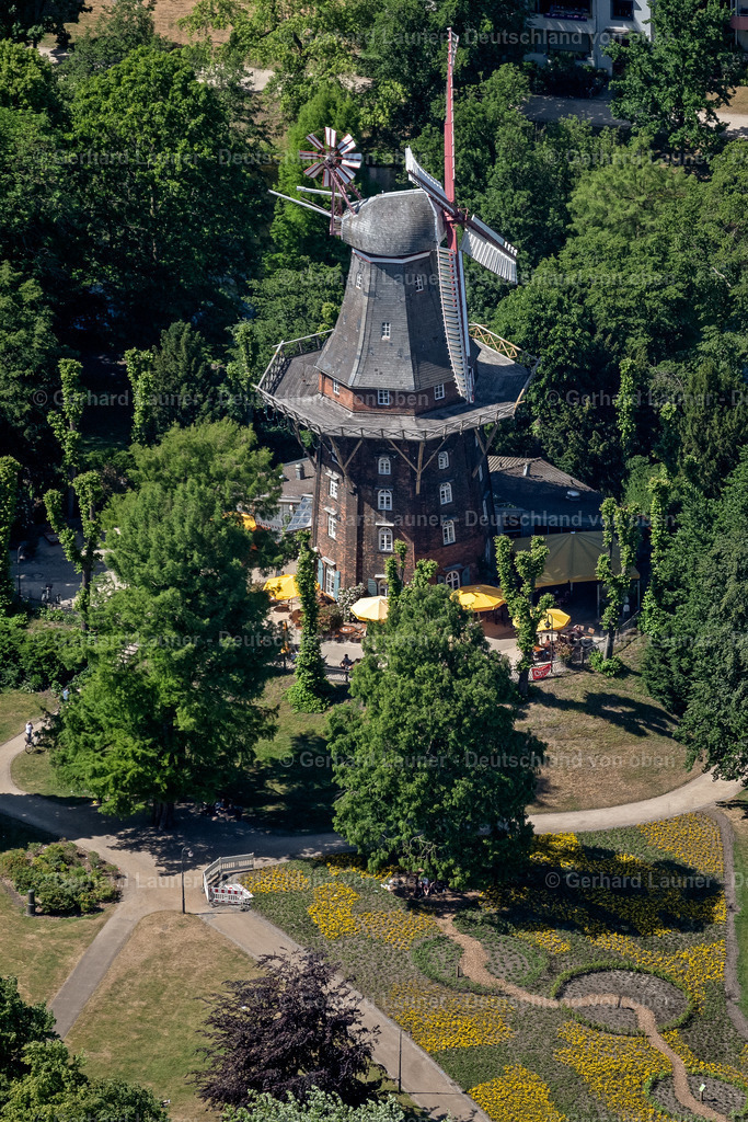 9102057 | BREMEN 01.06.2020 Tische und Sitzbänke der Freiluft- Gaststätten " Kaffeemühle " an der Straße Am Wall im Ortsteil Altstadt in Bremen, Deutschland. Weiterführende Informationen bei: Kaffee Mühle Gastronomie GmbH. // Tables and benches of open-air restaurants " Kaffeemuehle " on street Am Wall in the district Altstadt in Bremen, Germany. Further information at: Kaffee Muehle Gastronomie GmbH. Foto: Gerhard Launer