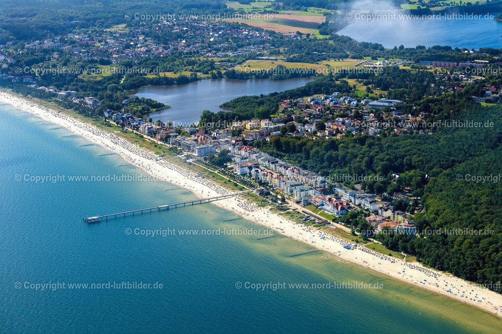 Bansin_Kaiserbad_ELS_7625100822 | BANSIN 10.08.2022 Stadtansicht am Meeres-Küstenbereich der Ostsee an der Seestraße in Bansin auf der Insel Usedom im Bundesland Mecklenburg-Vorpommern, Deutschland. Weiterführende Informationen bei: KaiserbäderTourismusService GmbH. // City view on sea coastline of Baltic Sea on street Seestrasse in Bansin on the island of Usedom in the state Mecklenburg - Western Pomerania, Germany. Further information at: KaiserbaederTourismusService GmbH. www.kaiserbaeder-auf-usedom.de Foto: Martin Elsen