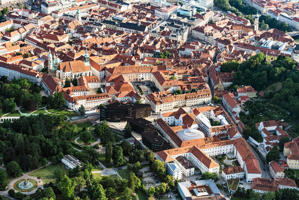 dr__0025371.jpg | GRAZ 24.06.2019 Gebäudekomplex "Pfauengarten" und das Forum Stadtpark in Graz und das Forum Stadtpark in Steiermark, Österreich. // Buildund das Forum Stadtpark ing complex "Pfauengarten" und das Forum Stadtpark in Graz und das Forum Stadtpark in Steiermark, Austria. Foto: Daniel Reiter