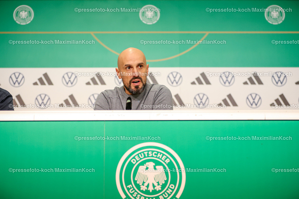 DFB15112401074 | 15.11.2024, Fußball, U21 Länderspiel Deutschland - Dänemark, Tivoli Stadion Aachen, Saison 2024 2025: Cheftrainer Antonio Di Salvo bei der Pressekonferenz nach dem Länderspiel 