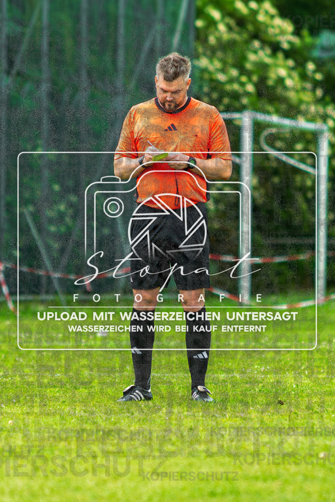 U17 Kreispokal Finale HK - SV Soltau vs. SG Fulde | Oliver Curth (Schiedsrichter); U17 Kreispokal Finale HK - SV Soltau vs. SG Fulde am 07.06.2026 in Sportplatz Alter Schulweg, Schülern - Realisiert mit Pictrs.com