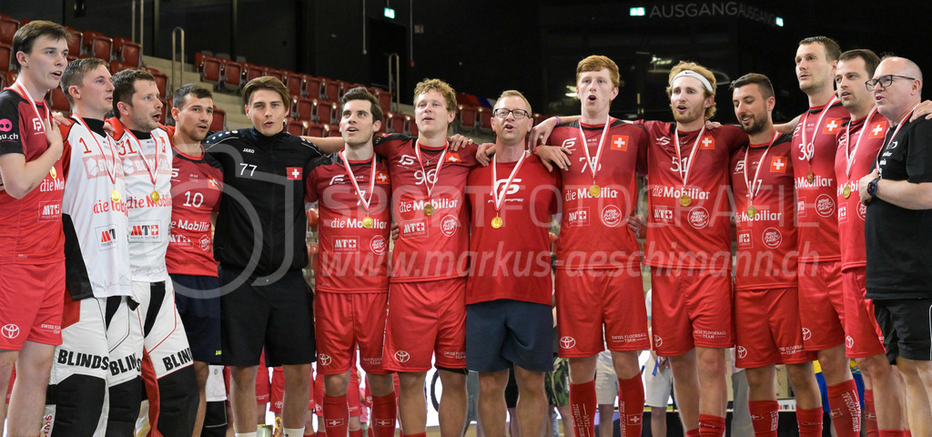 3v3 World Floorball Championships 2025 - Medal Ceremony | Switzerland wins the gold medal and becomes world champion, during 3v3 World Floorball Championships 2025, Switzerland: 03.05.2025, Winterthur, AXA ArenaEvent page: <a href="https://www.u19wfc2025.ch/">www.u19wfc2025.ch</a>Credit: Markus Aeschimann, <a href="https://markus-aeschimann.ch">markus-aeschimann.ch</a>Instagram: <a href="https://instagram.com/sportfotografie.aeschimann">@sportfotografie.aeschimann</a> - Realisiert mit Pictrs.com
