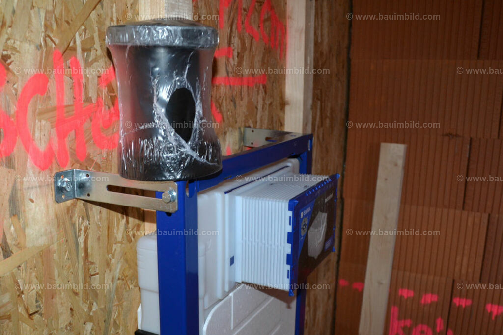 bib-lg15-sanitaer-0012 | Nach LV-Leistungsgruppen sortierte Detailfotos über den Bau eines Hauses. Alle Hausbau-Bilder direkt vom Urheber und Autor der Website Haus-Selber-Bauen.com