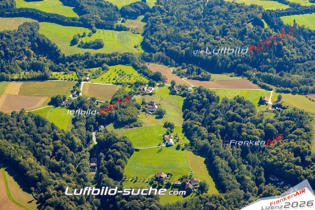 Das Luftbild zeigt :  Metten - Die Luftaufnahme wurde 2023 vom UL-Flugzeug aus erstellt ( keine Drohne ) - Hochauflösende Luftaufnahme - Für grossformatige Ausdrucke geeignet. Die Geschenkidee !Mit Lizenz und Bildrechte bestellbar