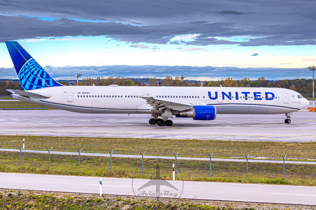 UA31-B764-N69063-MUC-EWR-20231105-1 | Browse breathtaking aviation photography and order high-quality prints from AviatoRay's gallery. Perfect for enthusiasts and collectors. - Realisiert mit Pictrs.com