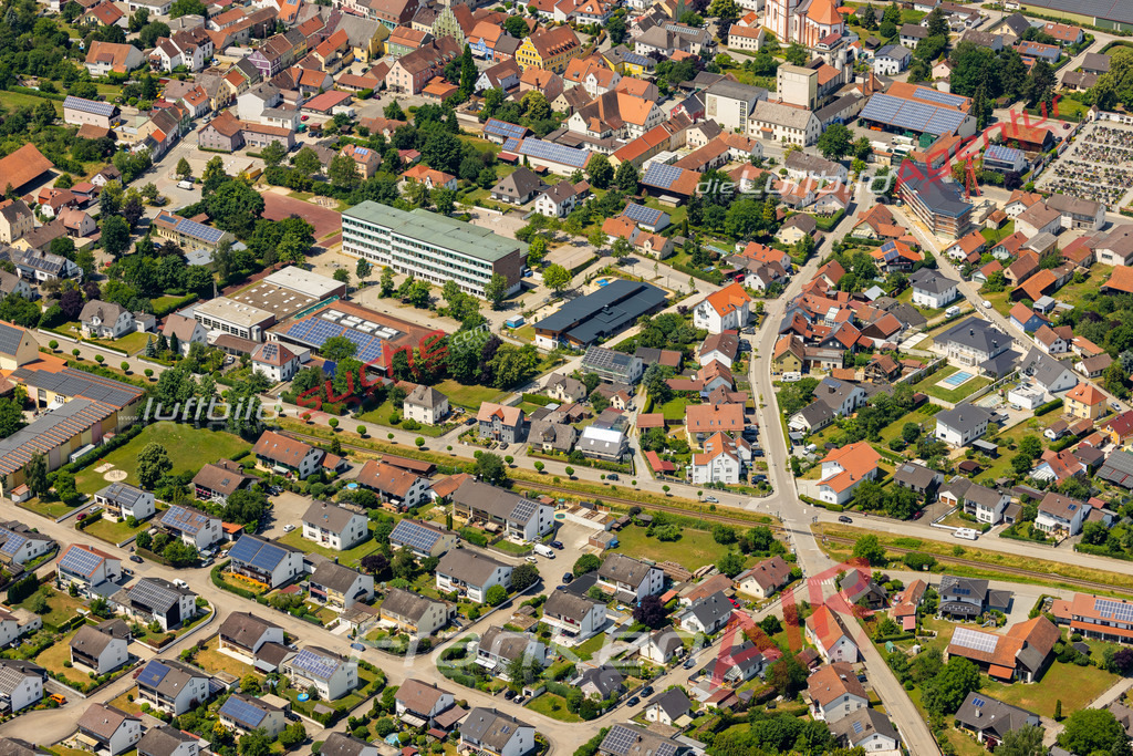 geiselhoering-372-2023 | Das Luftbild zeigt :  Geiselhöring - Die Luftaufnahme wurde 2023 vom UL-Flugzeug aus erstellt ( keine Drohne ) - 
Hochauflösende Luftaufnahme - Für grossformatige Ausdrucke geeignet. Die Geschenkidee !
Mit Lizenz und Bildrechte bestellbar