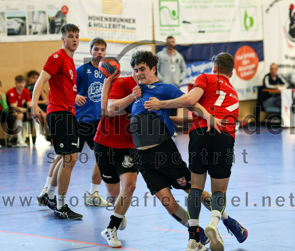 2022-12-17_058_SV_Anzing_gegen_TSV_Simbach | Anzing, Deutschland, 17.12.2022:
Handball, Bayernliga männliche A-Jugend 2022 / 2023, 9. Spieltag, SV Anzing gegen TSV Simbach, Endergebnis: 39:30

Nico Töpper (SV Anzing, #5), Calvin Bründl (TSV Simbach, #6), Sebastian Felber (SV Anzing, #17)

Foto: Christian Riedel / fotografie-riedel.net
