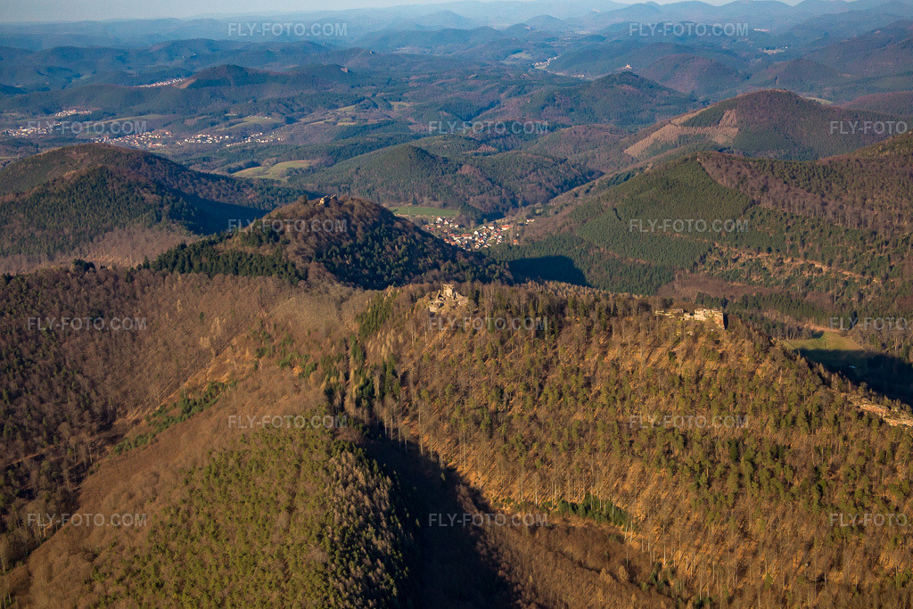 Aerial view: Löwenstein, Hohenburg and Wegelnburg in Wingen in the state Bas-Rhin, France. – Photo: IMG_086703.jpg taken on 03/26/2016 by Werner Riehm/FLY-FOTO.com – Resolution of the original: 5472 x 3648 px