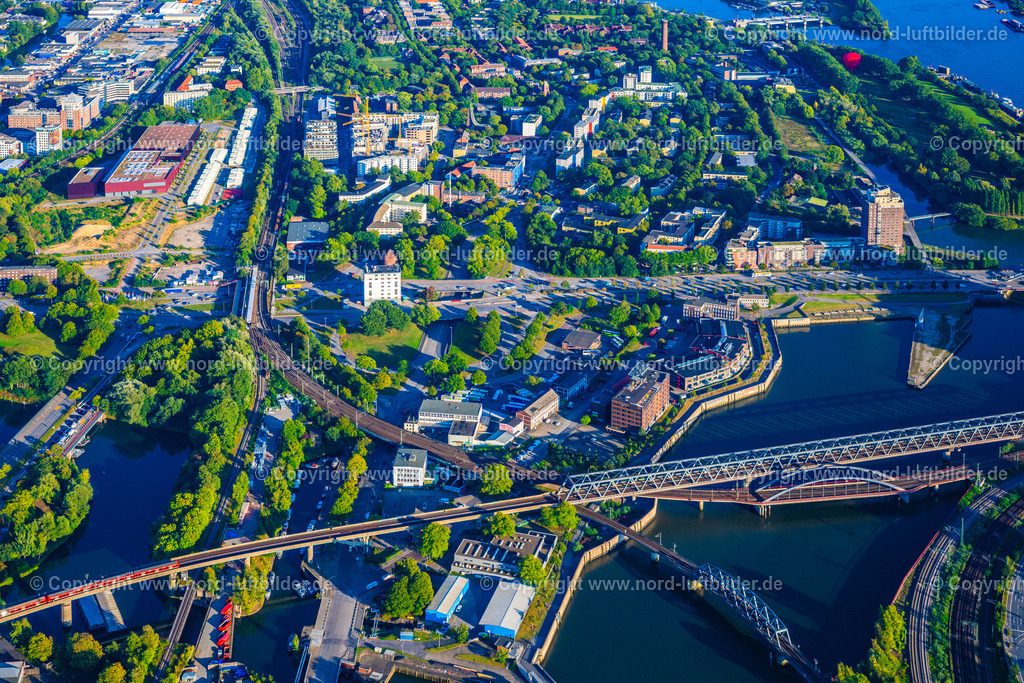Hamburg_Rothenburgsort_ELS_3899190925 | HAMBURG 19.09.2025 Fluß - Brückenbauwerk der Elbbrücken - Norderelbbrücke - Freihafenelbbrücke über die Ufer der Elbe in Hamburg. // River - bridge structure Elbbruecken - Norderelbbruecke - - Freihafenelbbruecke on the banks of the Elbe in Hamburg. Foto: Martin Elsen