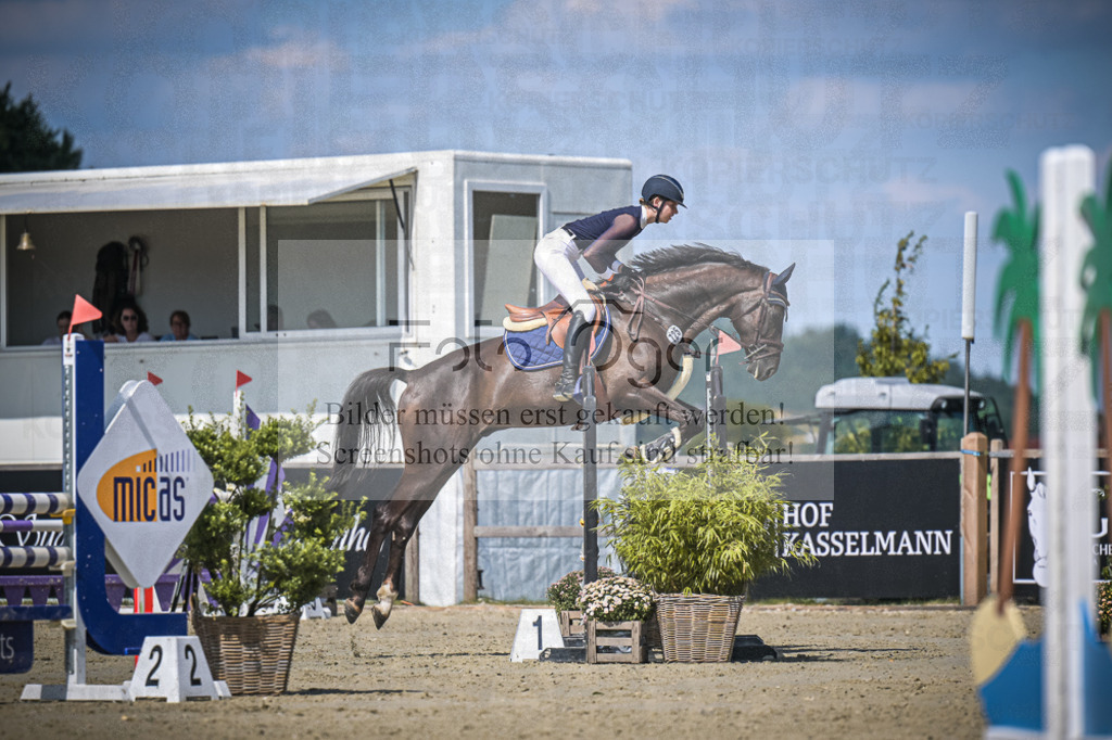 DOS_0403 | Entdecke hochwertige Reitturnierfotos von Foto Oger. Professionell, emotional und authentisch – jetzt Lieblingsmomente im Shop bestellen.Deutschlandweite Turnierfotografie. - Realisiert mit Pictrs.com