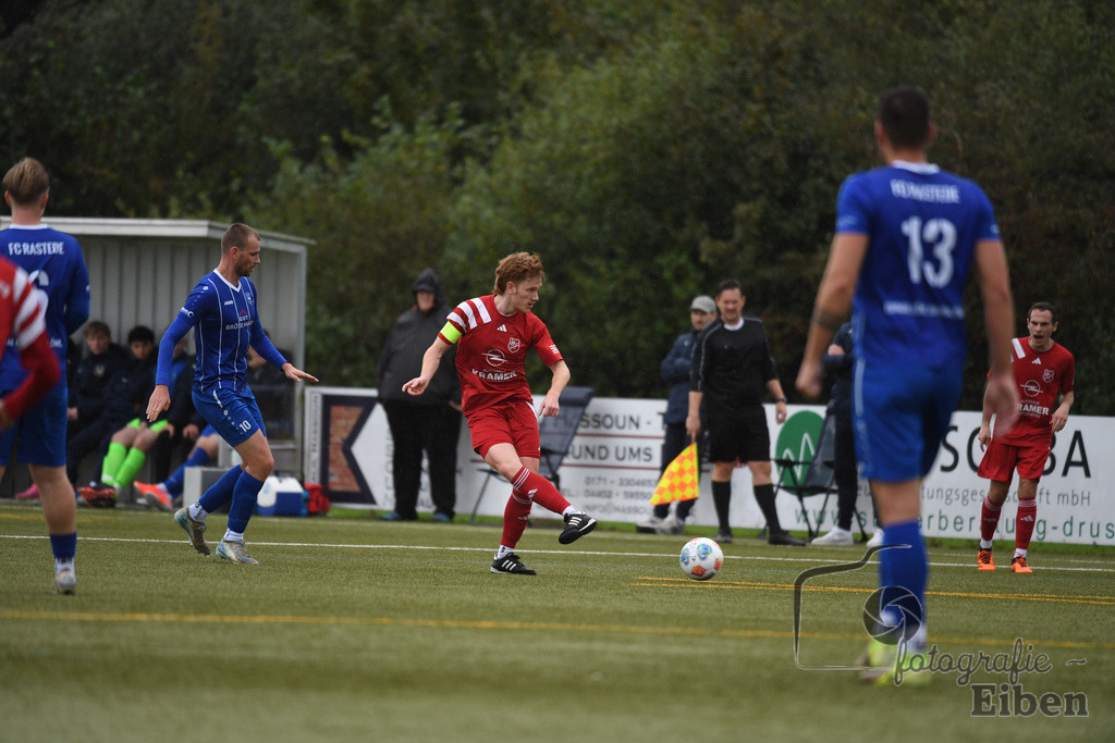 FC Rastede-VfR Wardenburg | Herren Bezirksliga 2; FC Rastede (blau)-VfR Wardenburg (rot) am 05.10.2025 in Rastede (Köttersweg), Photo: Philip Eiben 2025 - Realisiert mit Pictrs.com