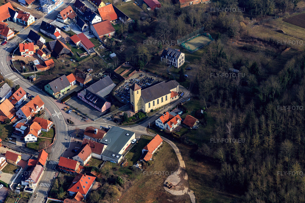 Vue aérienne: Église catholique Saint-Michel à Neewiller-près-Lauterbourg dans le département Bas Rhin, France – .Photo: IMG_096927.jpg prise le 19/02/2017 par Werner Riehm/FLY-FOTO.eu – Résolution de l'original: 5295 x 3530 px