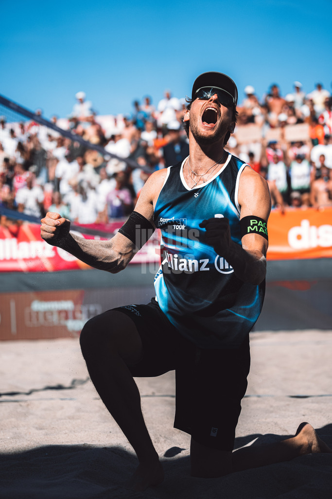 Beachvolleyball | Männer | Allianz German Beach Tour 2024 | Tourstop Kühlungsborn | 11.08.2024 | Paul Henning jubelt ballt die Faust freut sich
