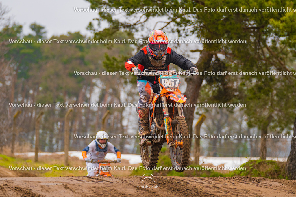 20260412_MCCBensdorf-0549 | Sportfotografin aus Berlin-Brandenburg mit Fokus auf Motocross. Ich halte deine sportliche Leistung und echte Emotionen auf und neben der Strecke professionell fest. Entdecke die Fotos von deinem Rennen und bestelle sie direkt hier im Shop.