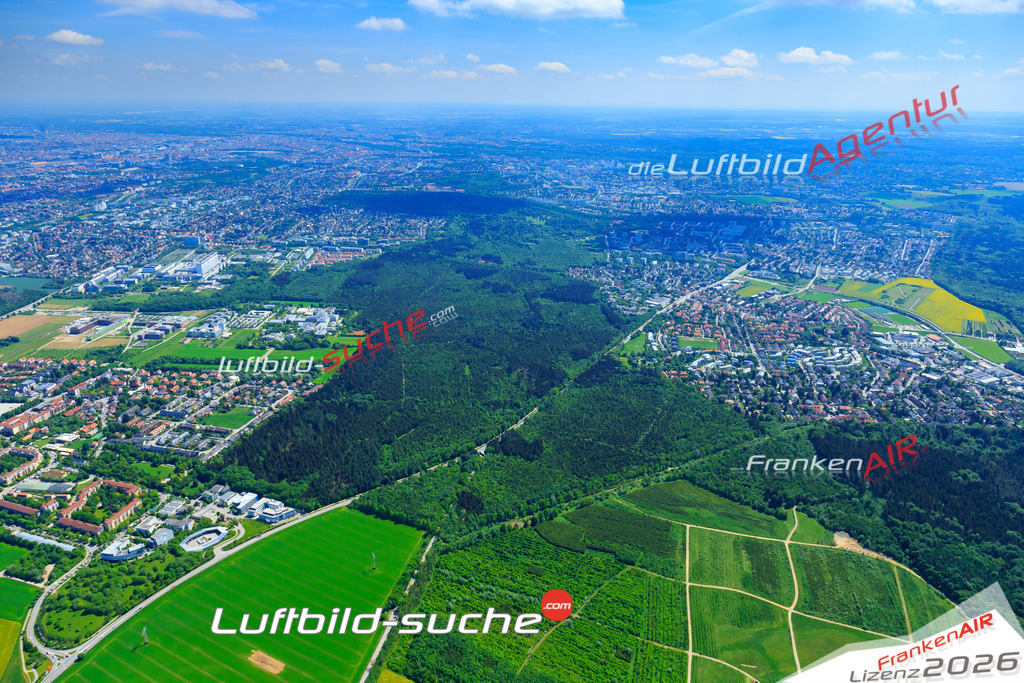 Die Luftaufnahme der Stadt Planegg wurde vom UL-Flugzeug heraus erstellt ( keine Drohne )- hohe Auflösung für beste Qualität