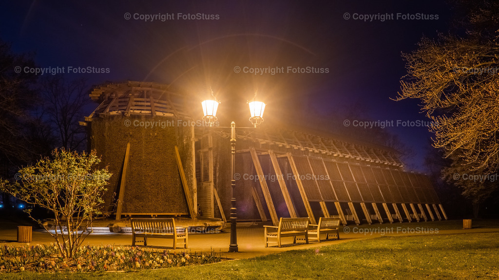 Gradierwerk im Kurpark Hamm  | Das Gradierwerk im Kurpark Hamm im Ruhrgebiet / Münsterland ist ein Wahrzeichen der Stadt und Anziehungspunkt für viele Menschen. - Realisiert mit Pictrs.com