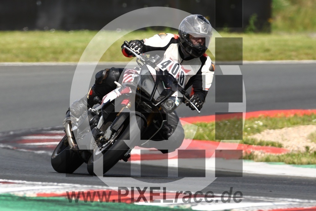 0408-20240617_00948 | Schöne Erinnerungen an spannende Momente - das festzuhalten ist unser Job. PIXELrace.de ist seit 2003 auf den Rennstrecken Europas unterwegs um die Action draußen beim Fahren und die wunderbare Stimmung imm Fahrerlager für euch einzufangen.