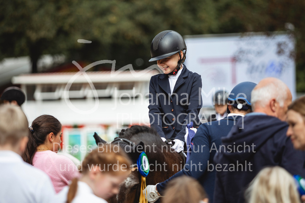 240915_OWLCh_FuehrzuegelWB-655 | Deine schönsten Turniermomente als professionelle Fotos! Entdecke hochwertige Pferdesport-Fotografie im Online-Shop. Jetzt Fotos finden & bestellen!