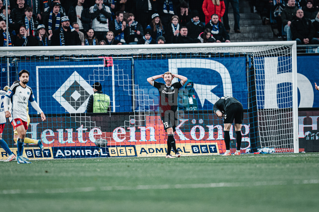 Fußball | Männer | Saison 2023/2024 | 2. Fußball-Bundesliga | 12. Spieltag | Hamburger SV vs. 1. FC Magdeburg | 04.11.2023 | Connor Krempicki (#13, 1. FC Magdeburg) ärgert sich nach einer vergebenen Chance