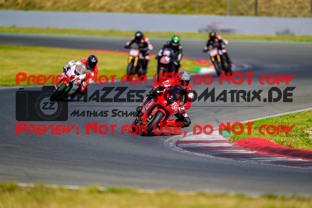 MaZZes_FotoMatrix_240725_6007705_9465 | ROT