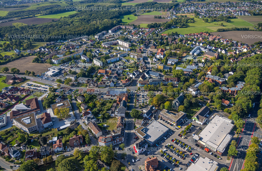 Hamm250900033 | Luftbild, Herringen Zentrum, Einkaufszentrum Herringen mit Supermarkt DM, Edeka Weber und Aldi, evang. Sankt-Viktor-Kirche, hinten Caritas-Altenheim St. Josef und Heilig Kreuz Kirche, Stadtbezirk Herringen, Hamm, Ruhrgebiet, Nordrhein-Westfalen, Deutschland