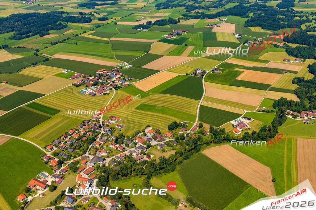 Klassische Luftaufnahme ohne Drohne zeigt:Rettenbach bei Pfaffing - Die Luftbildaufnahme wurde 2025 vom UL-Flugzeug heraus erstellt ( keine Drohne ) - Hochauflösende Luftaufnahme -Nicht vergleichbar mit Google Maps oder Satelittenbilder- Die Geschenkidee !Mit Lizenz und Bildrechte bestellbar