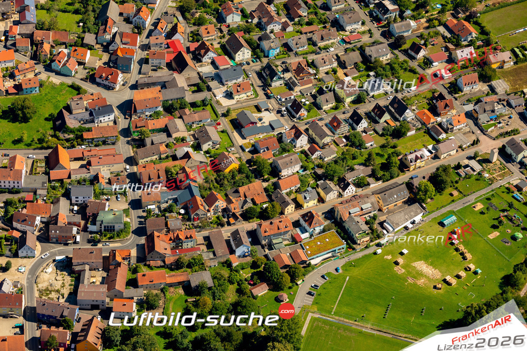 Das Luftbild zeigt :  Kleinrinderfeld - Die Luftaufnahme wurde 2023 vom UL-Flugzeug aus erstellt ( keine Drohne ) - Hochauflösende Luftaufnahme - Für grossformatige Ausdrucke geeignet. Die Geschenkidee !Mit Lizenz und Bildrechte bestellbar