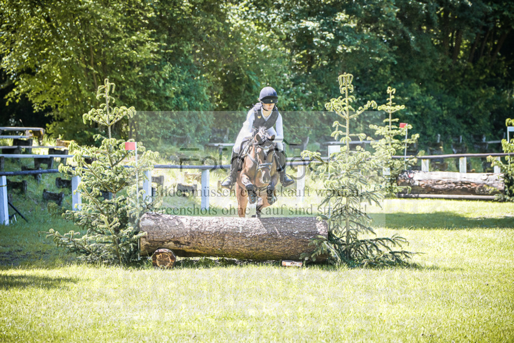 DOS_1057 | Entdecke hochwertige Reitturnierfotos von Foto Oger. Professionell, emotional und authentisch – jetzt Lieblingsmomente im Shop bestellen.Deutschlandweite Turnierfotografie. - Realisiert mit Pictrs.com