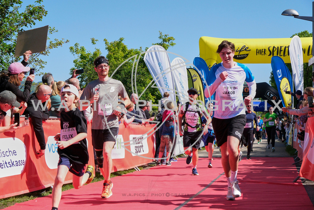 ..... | LINZ,AUSTRIA,27.April 24, Int. 3 Brückenlauf Linz  , Image shows: Photo: WAPICS / Michael ring